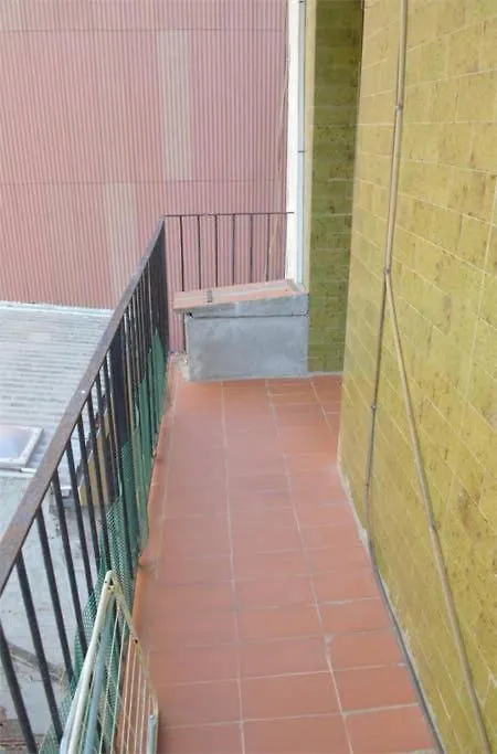 Rustic 2 Bedroom Apartment Poble Sec Barselona
