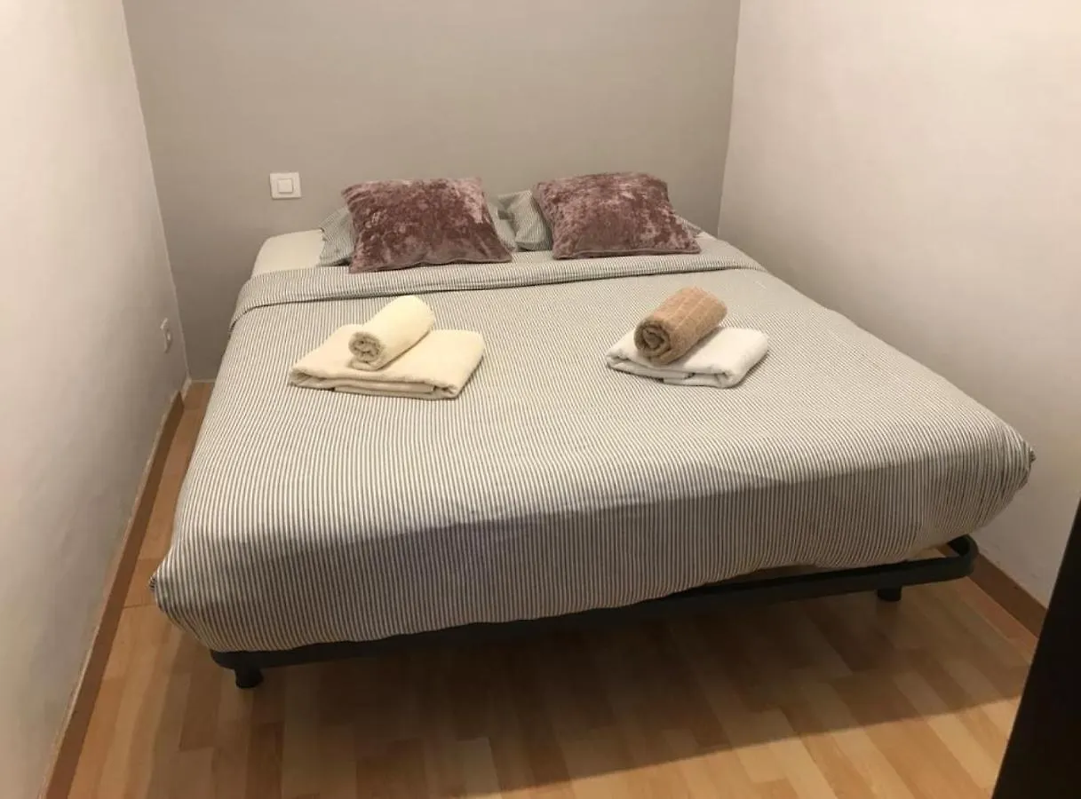 Rustic 2 Bedroom Apartment Poble Sec Barselona
