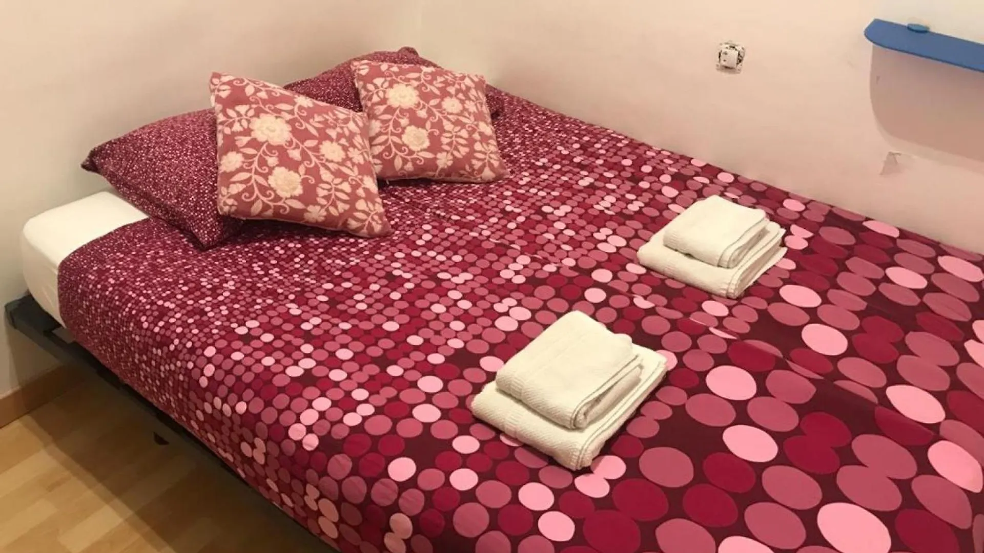 Rustic 2 Bedroom Apartment Poble Sec Barselona