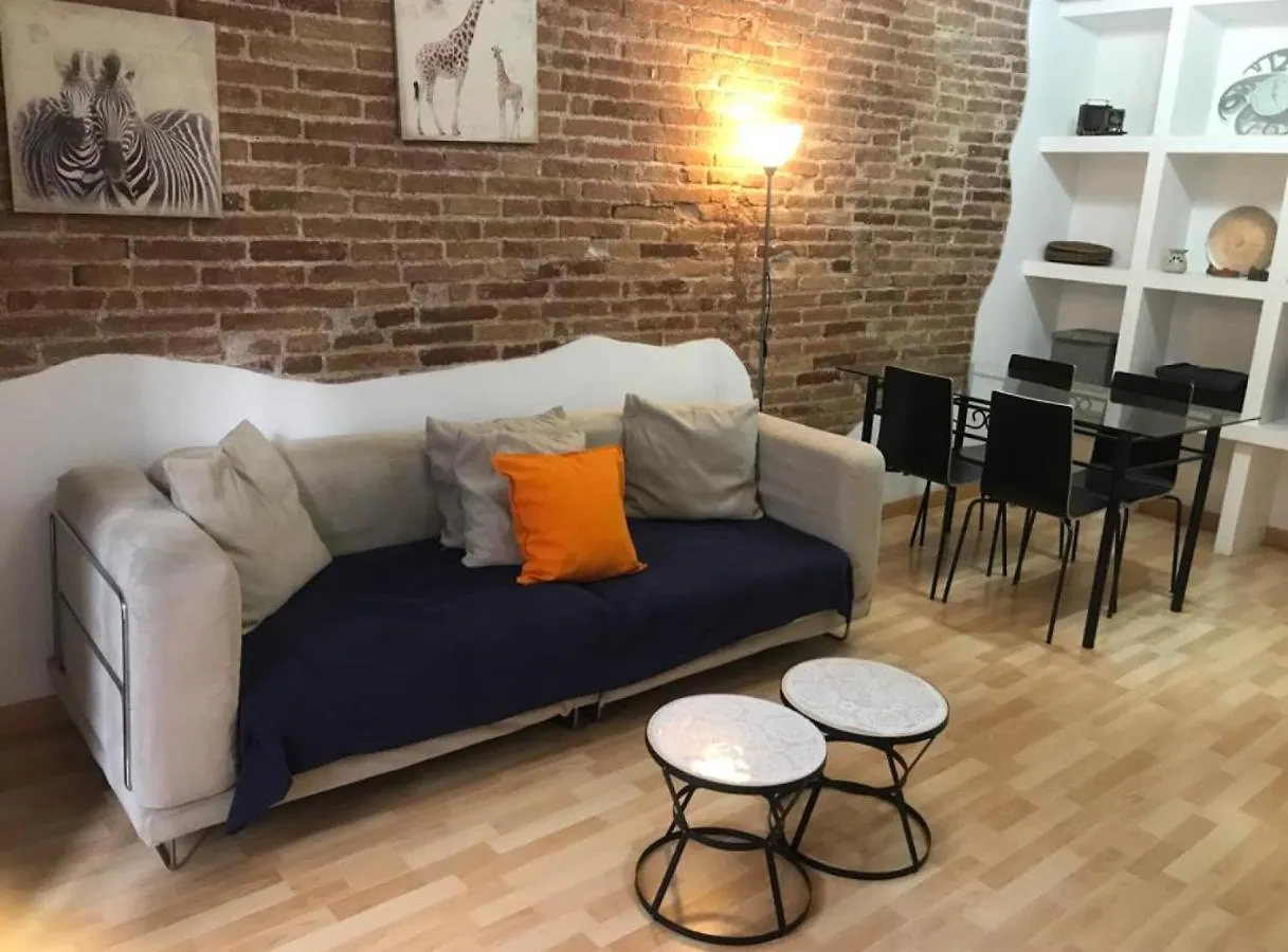 Rustic 2 Bedroom Apartment Poble Sec Barselona